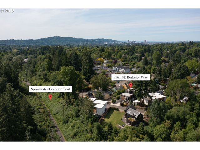 3961 Se BERKELEY Way, Portland, OR 97202