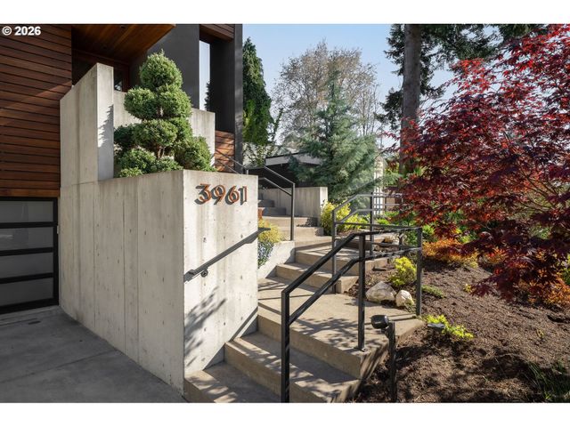 3961 Se BERKELEY Way, Portland, OR 97202
