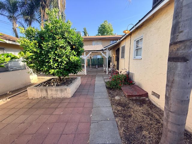 728 N Palm Avenue, Fresno, CA 93728