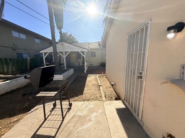 728 N Palm Avenue, Fresno, CA 93728