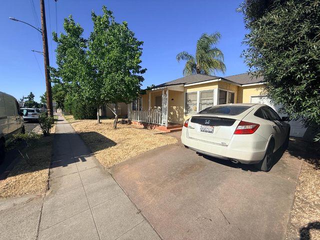 728 N Palm Avenue, Fresno, CA 93728