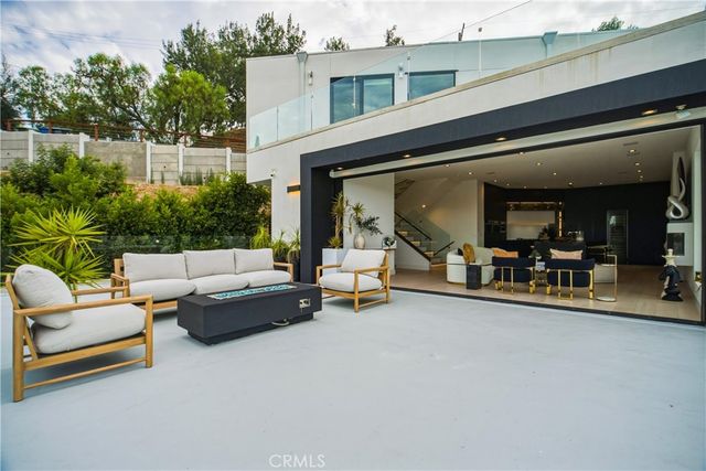 5170 Medina Road, Woodland Hills, CA 91364