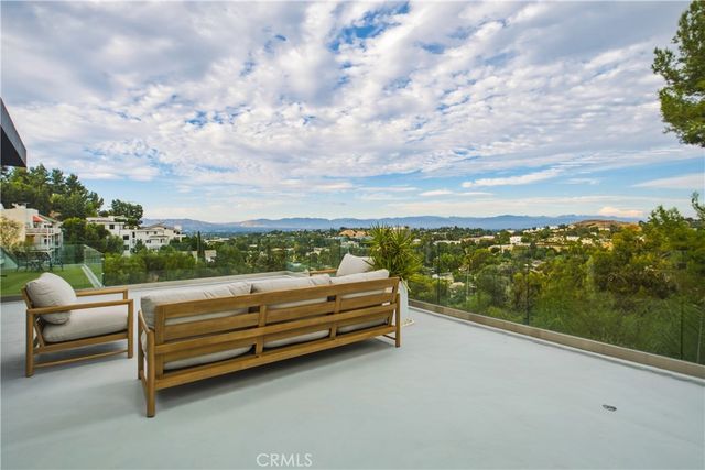 5170 Medina Road, Woodland Hills, CA 91364