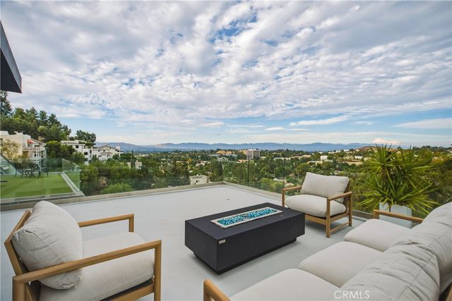 5170 Medina Road, Woodland Hills, CA 91364