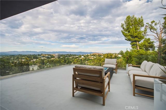5170 Medina Road, Woodland Hills, CA 91364
