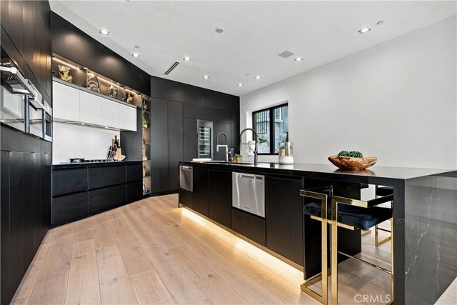 5170 Medina Road, Woodland Hills, CA 91364