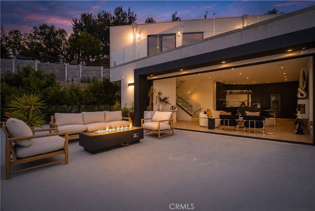 5170 Medina Road, Woodland Hills, CA 91364