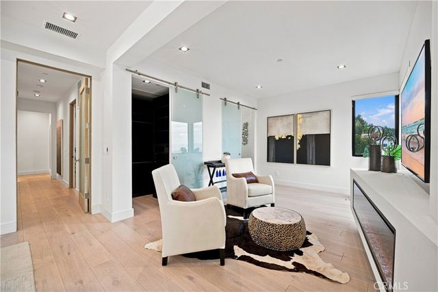 5170 Medina Road, Woodland Hills, CA 91364