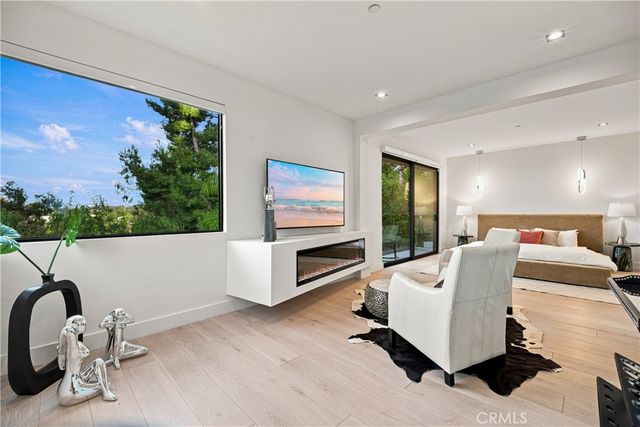 5170 Medina Road, Woodland Hills, CA 91364