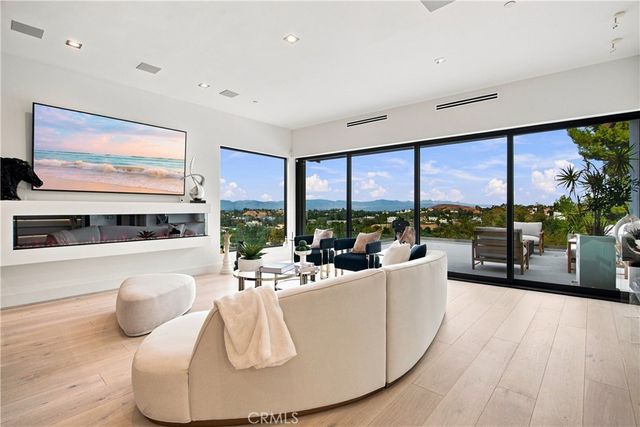 5170 Medina Road, Woodland Hills, CA 91364