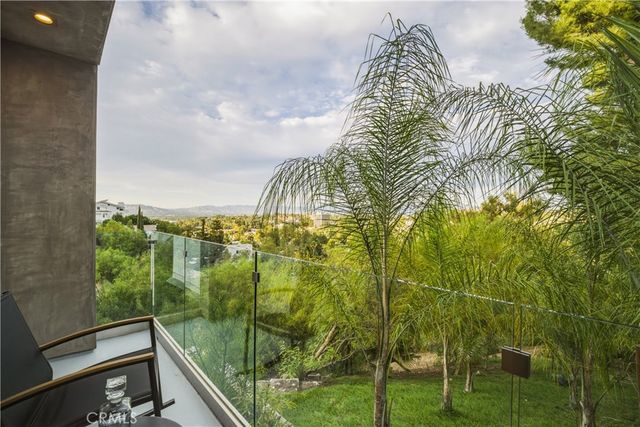5170 Medina Road, Woodland Hills, CA 91364