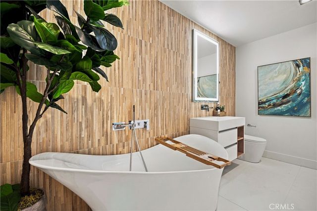5170 Medina Road, Woodland Hills, CA 91364