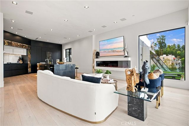 5170 Medina Road, Woodland Hills, CA 91364