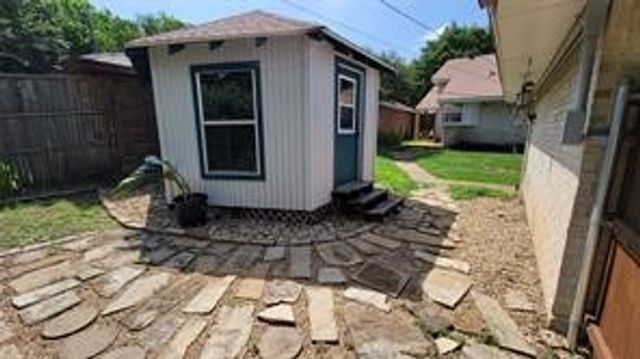 2727 Duval Drive, Dallas, TX 75211