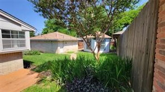 2727 Duval Drive, Dallas, TX 75211