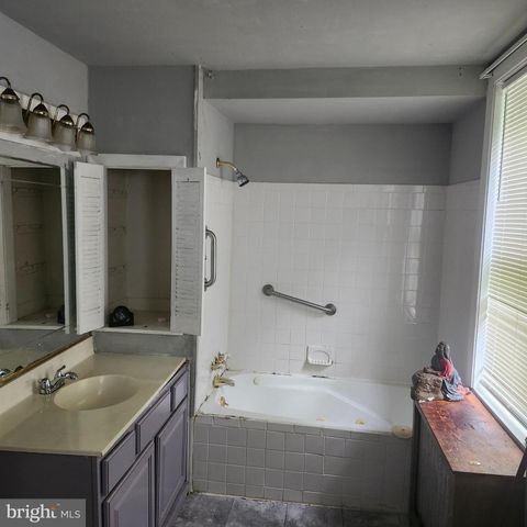 905 COOKS LN, Baltimore, MD 21229