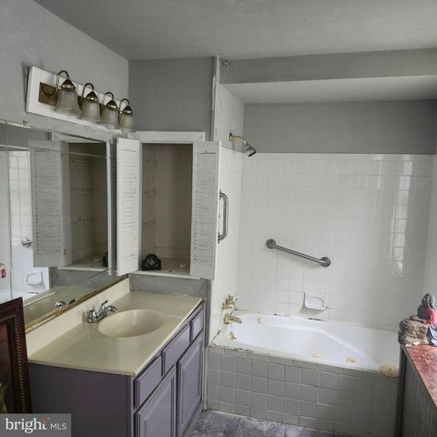 905 COOKS LN, Baltimore, MD 21229