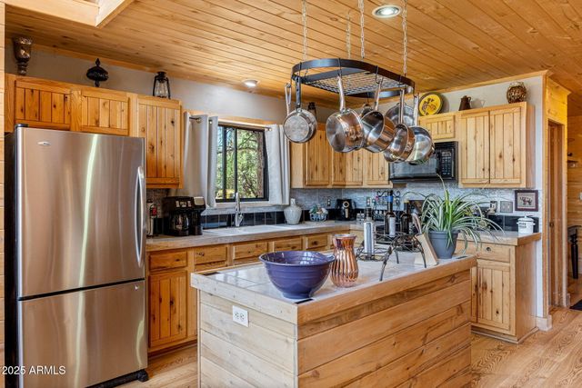 2796 CHANDELLE Lane, Overgaard, AZ 85933