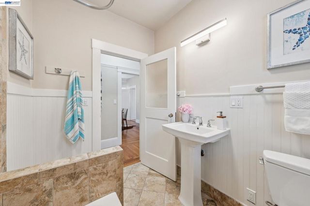 1915 Alameda Ave, Alameda, CA 94501