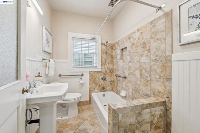 1915 Alameda Ave, Alameda, CA 94501