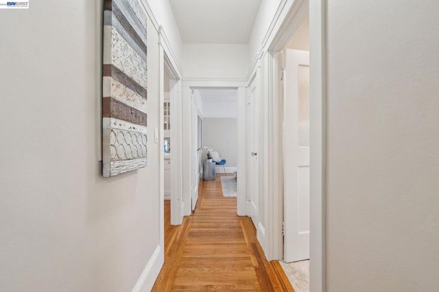 1915 Alameda Ave, Alameda, CA 94501