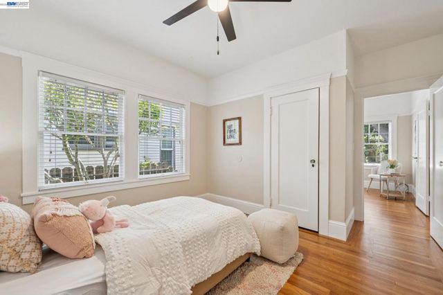1915 Alameda Ave, Alameda, CA 94501