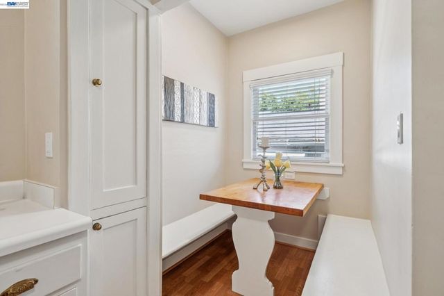 1915 Alameda Ave, Alameda, CA 94501