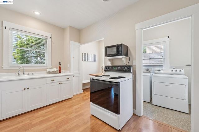 1915 Alameda Ave, Alameda, CA 94501