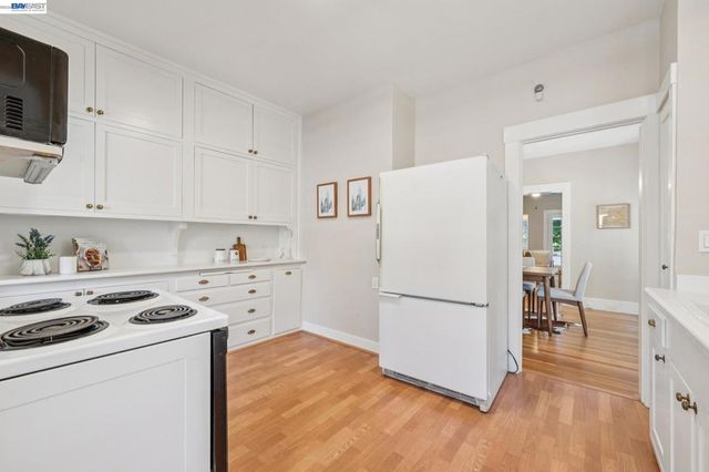 1915 Alameda Ave, Alameda, CA 94501