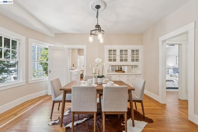 1915 Alameda Ave, Alameda, CA 94501