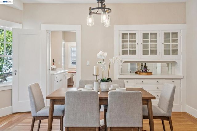 1915 Alameda Ave, Alameda, CA 94501