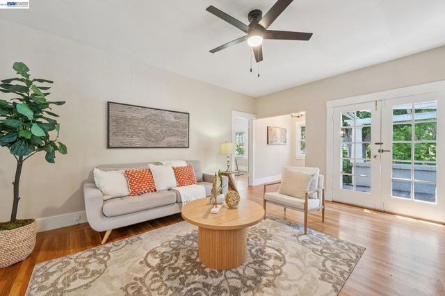 1915 Alameda Ave, Alameda, CA 94501