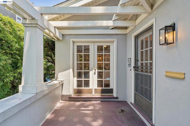 1915 Alameda Ave, Alameda, CA 94501