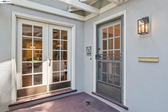 1915 Alameda Ave, Alameda, CA 94501