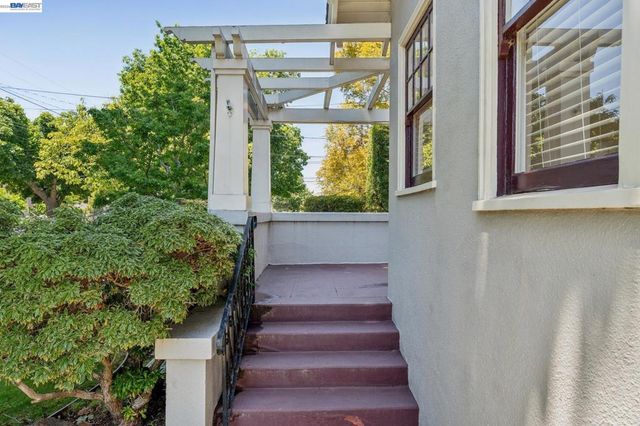 1915 Alameda Ave, Alameda, CA 94501