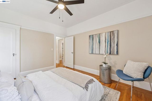 1915 Alameda Ave, Alameda, CA 94501