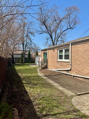 2218 S 11th Avenue, Broadview, IL 60155