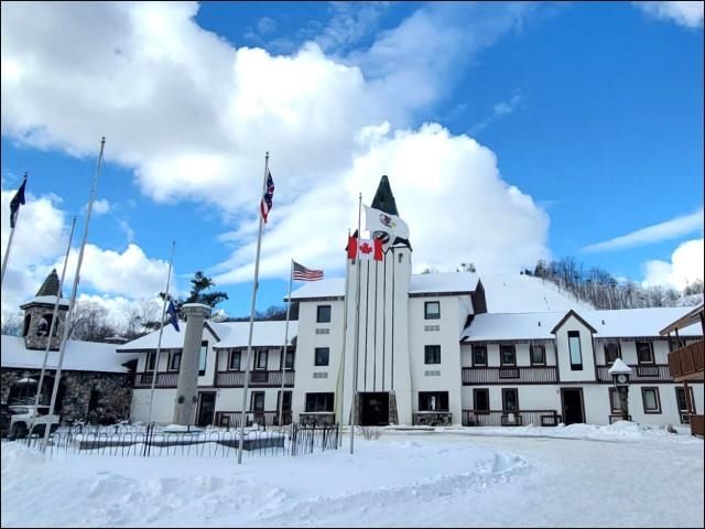 2100 W Schuss Mountain Drive, Custer Twp, MI 49615