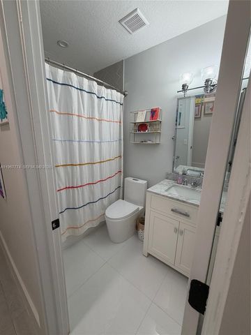 11536 NW 43rd Ter, Doral, FL 33178