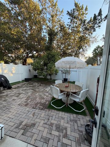 11536 NW 43rd Ter, Doral, FL 33178