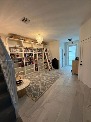 11536 NW 43rd Ter, Doral, FL 33178