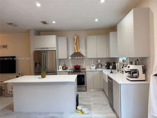 11536 NW 43rd Ter, Doral, FL 33178