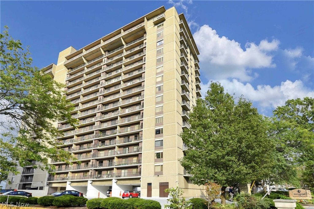 12500 Edgewater Drive 1202, Lakewood, OH 44107