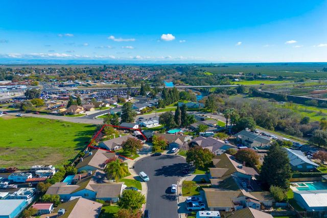 12427 Terrace View Ct, Waterford, CA 95386