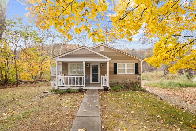 567 Roosevelt Drive, Oxford, CT 06478