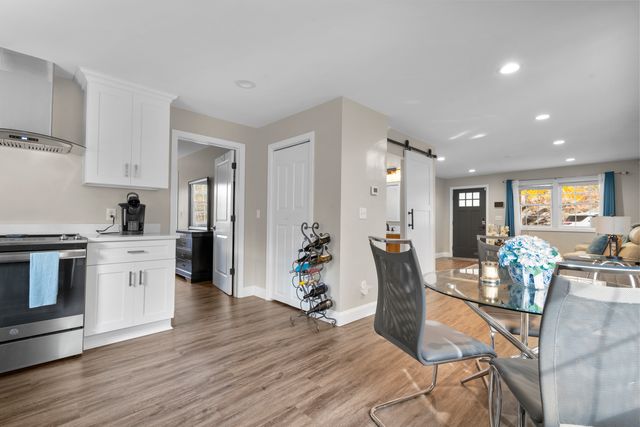 567 Roosevelt Drive, Oxford, CT 06478