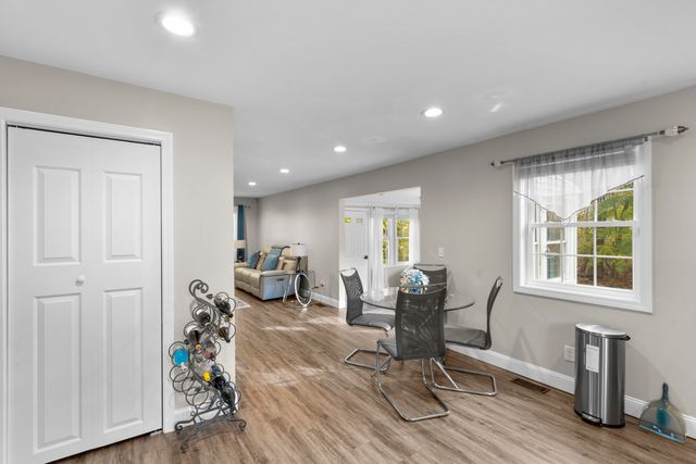 567 Roosevelt Drive, Oxford, CT 06478