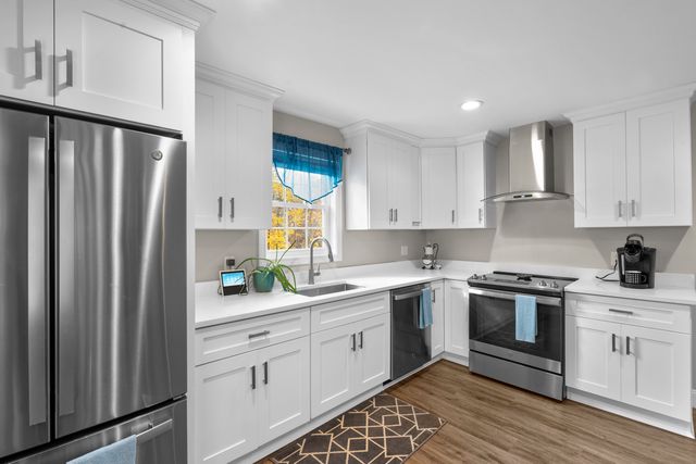 567 Roosevelt Drive, Oxford, CT 06478