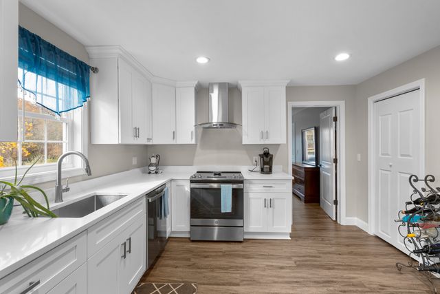 567 Roosevelt Drive, Oxford, CT 06478