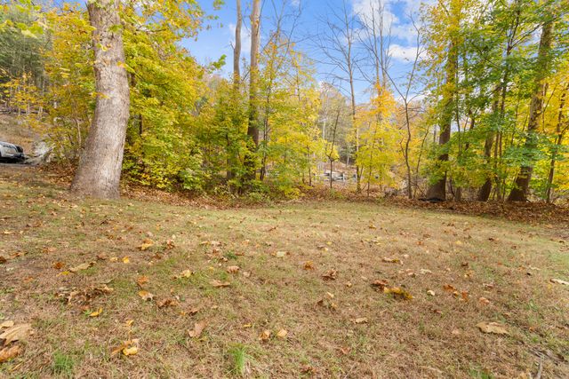 567 Roosevelt Drive, Oxford, CT 06478